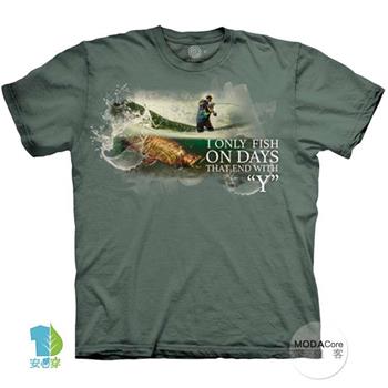 摩達客－美國進口The Mountain 釣魚人生 純棉環保藝術中性短袖T恤