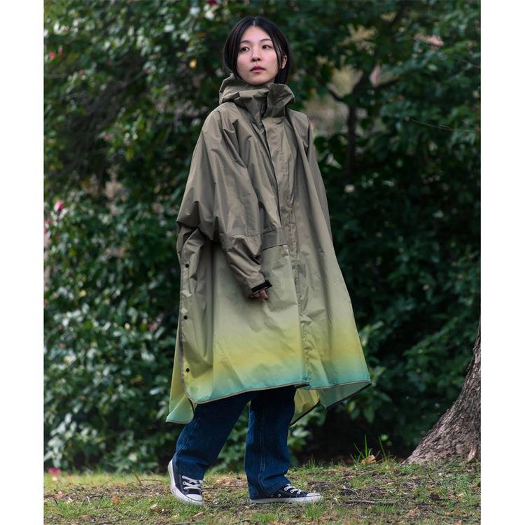 日本KIU 163266 漸變橄欖金棕 標準成人空氣感有袖斗篷雨衣 騎車露營必備 附收納袋(男女適用)