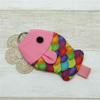 手縫OK!－魚形鑰匙包－粉紅（影片教學拼布材料包）－麟育拼布DIY自學材料包